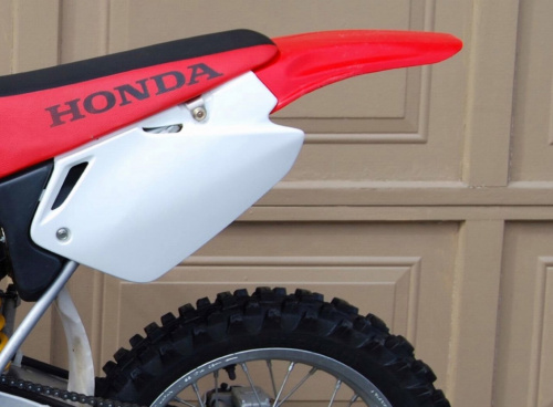 фото Боковая панель POLISPORT Honda CR85 (бел)  03-07 (пара) 83510-GBF-K00ZA 83610-GBF-K00ZA ,  , , 